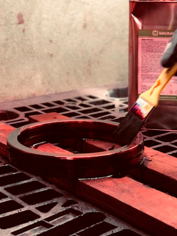 Liquido Penetrante Controle de Qualidade Multialloy, para detectar defeitos abertos na superfície.