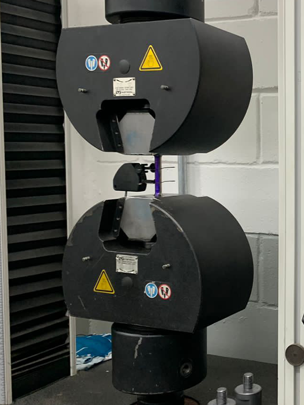 Ensaio de Tração, Controle de Qualidade Multialloy. A curva tensão-deformação descreve graficamente como um material se deforma sob uma carga de tração uniaxial.
