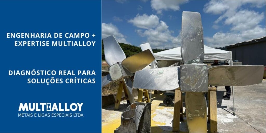 Vista frontal das pás (impelidores) de um agitador industrial fabricado em Super Duplex, apoiado em cavaletes durante inspeção técnica.